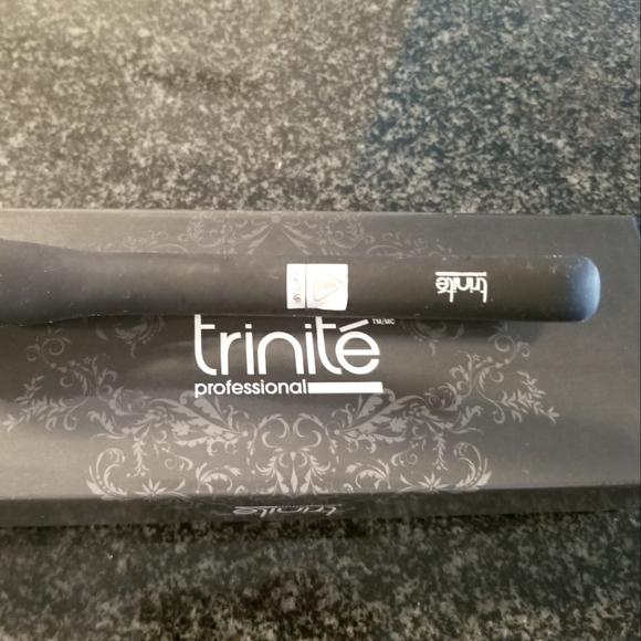 Mini/ Travel Hair Straightener - Picture 2 of 3